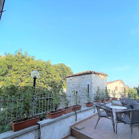 Hotel San Francesco E Il Lupo 古比奥 外观 照片