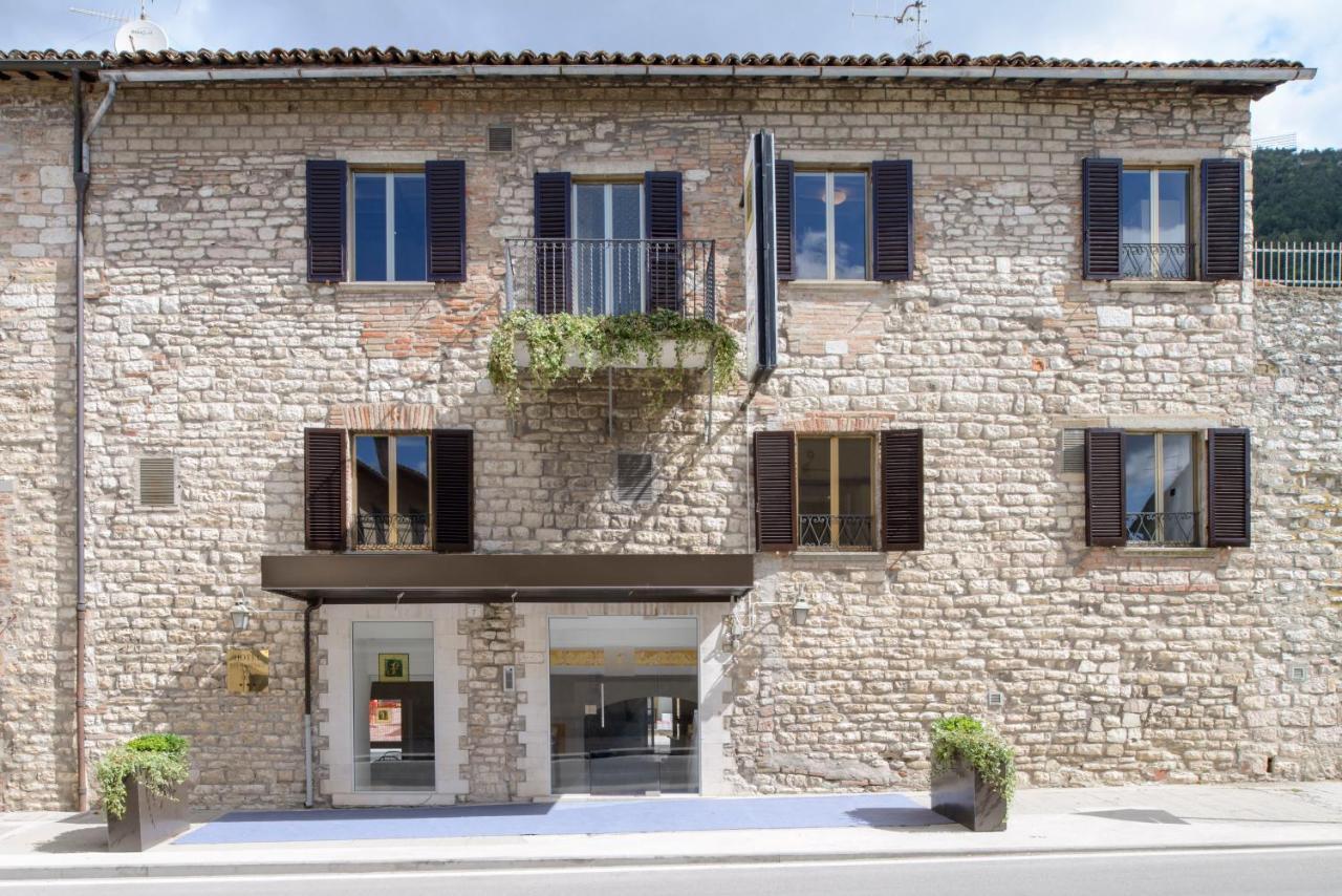 Hotel San Francesco E Il Lupo 古比奥 外观 照片