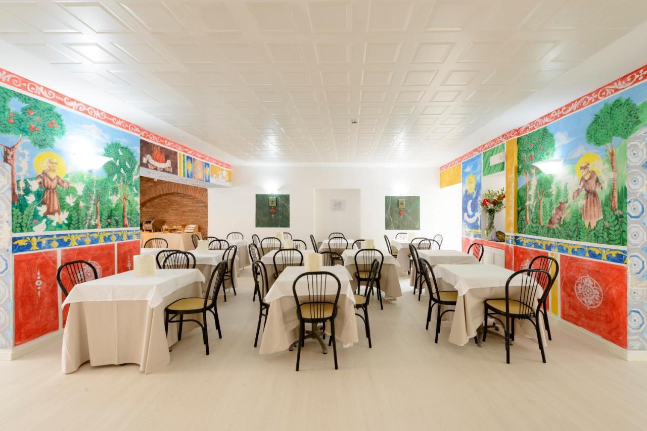 Hotel San Francesco E Il Lupo 古比奥 外观 照片