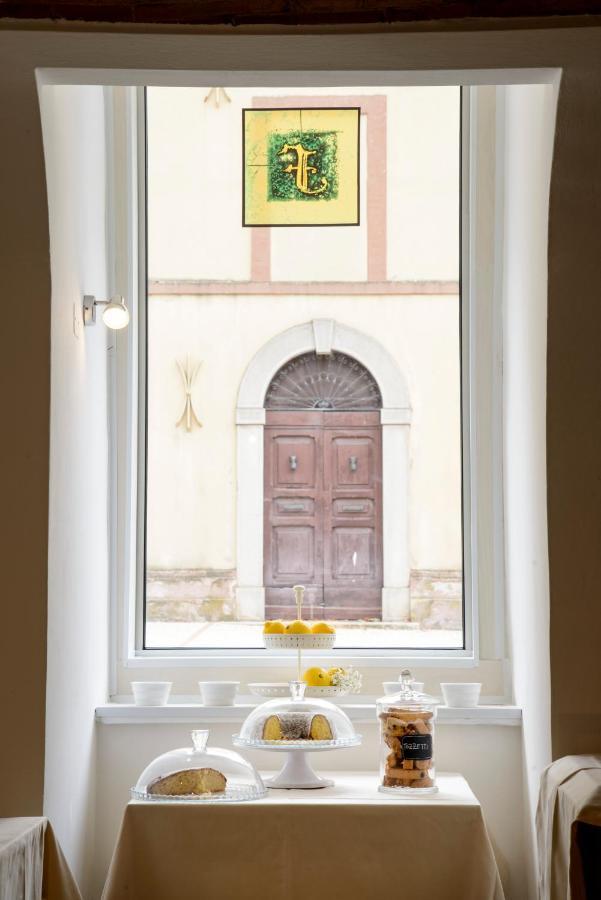 Hotel San Francesco E Il Lupo 古比奥 外观 照片