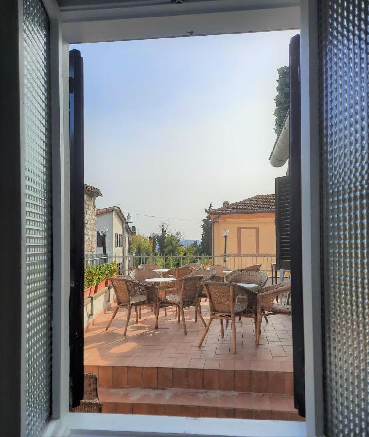 Hotel San Francesco E Il Lupo 古比奥 外观 照片