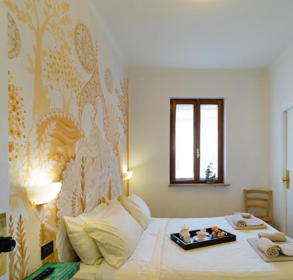 Hotel San Francesco E Il Lupo 古比奥 外观 照片