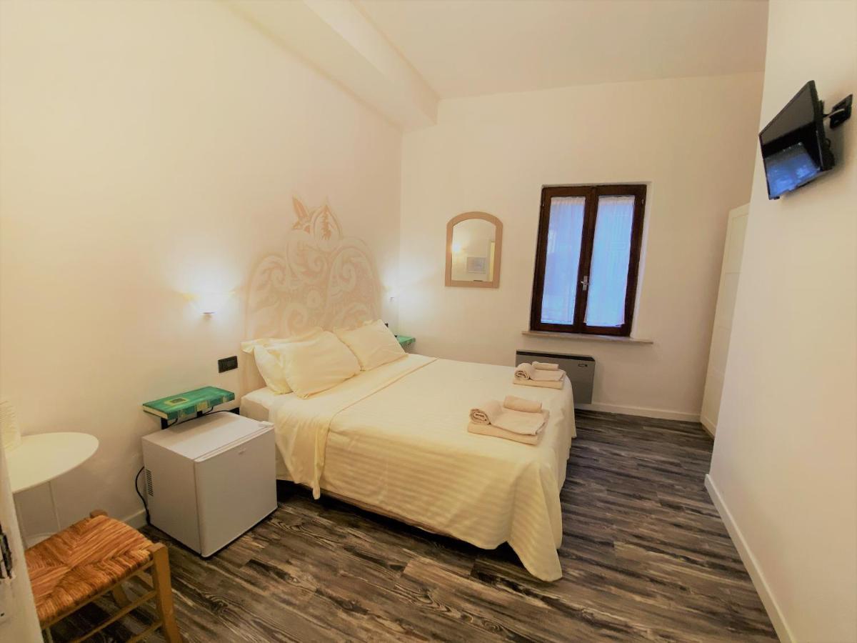 Hotel San Francesco E Il Lupo 古比奥 外观 照片
