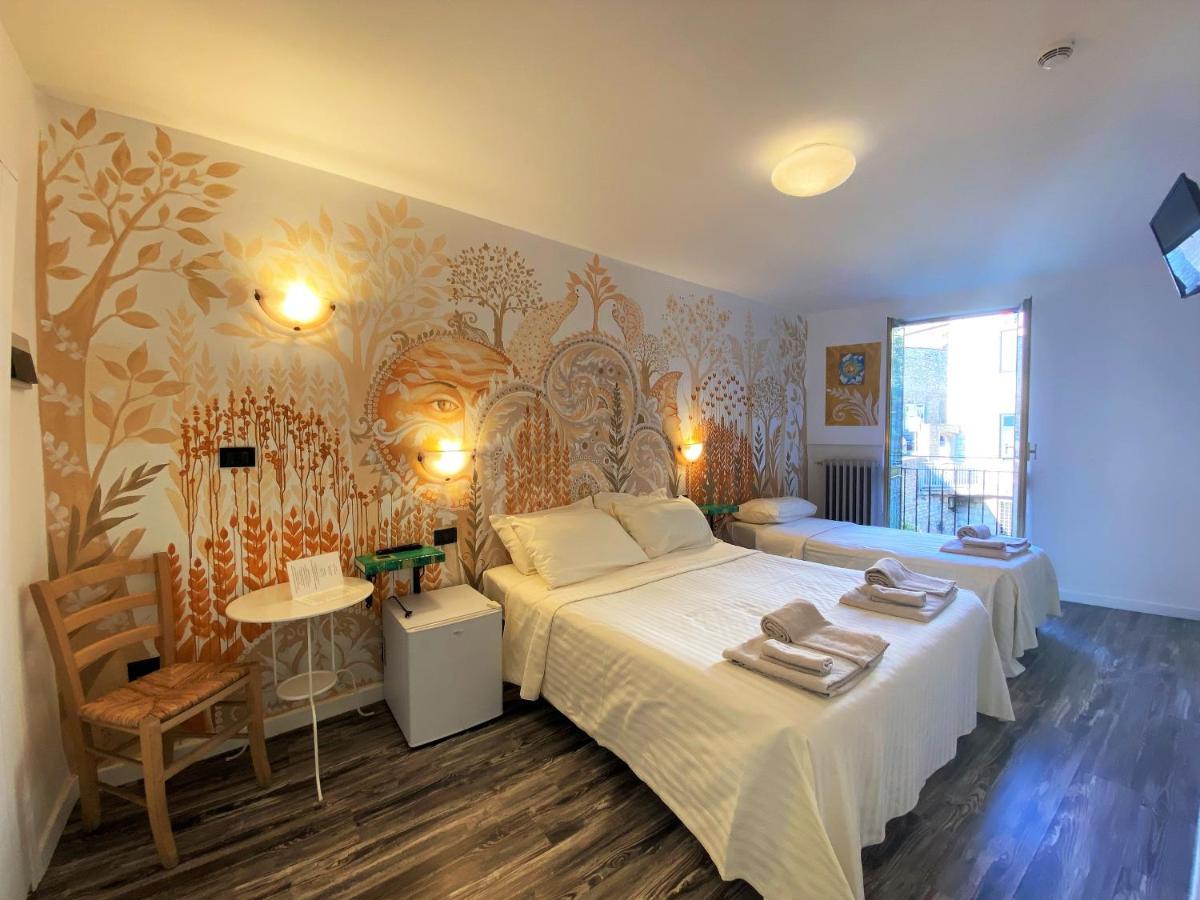 Hotel San Francesco E Il Lupo 古比奥 外观 照片