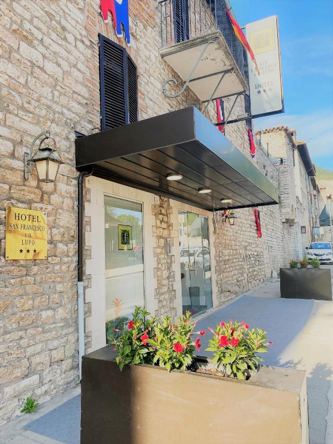 Hotel San Francesco E Il Lupo 古比奥 外观 照片