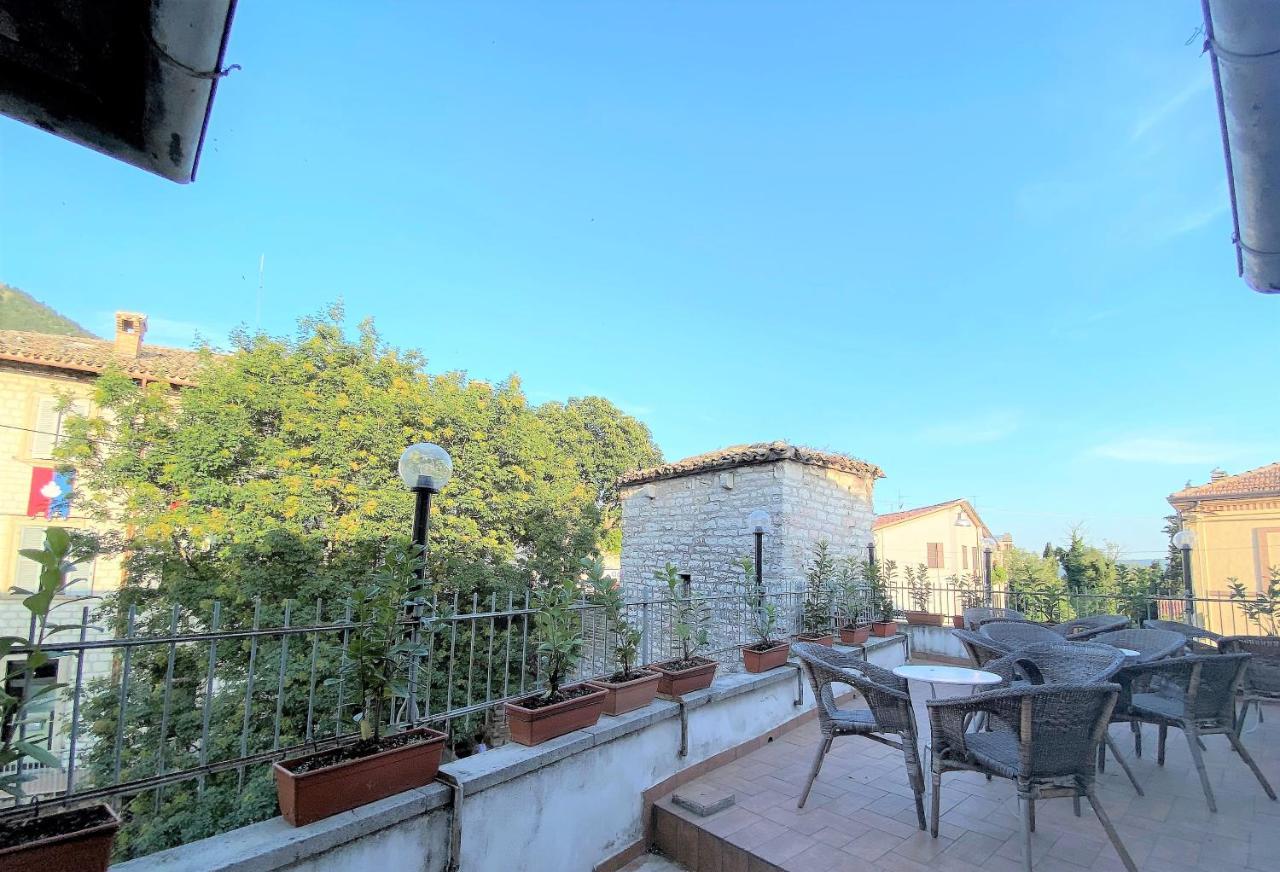 Hotel San Francesco E Il Lupo 古比奥 外观 照片