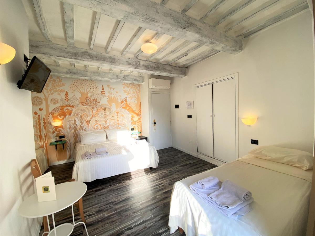 Hotel San Francesco E Il Lupo 古比奥 外观 照片